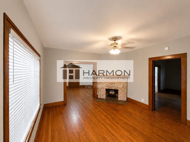 Photo - 4612 S Seneca St