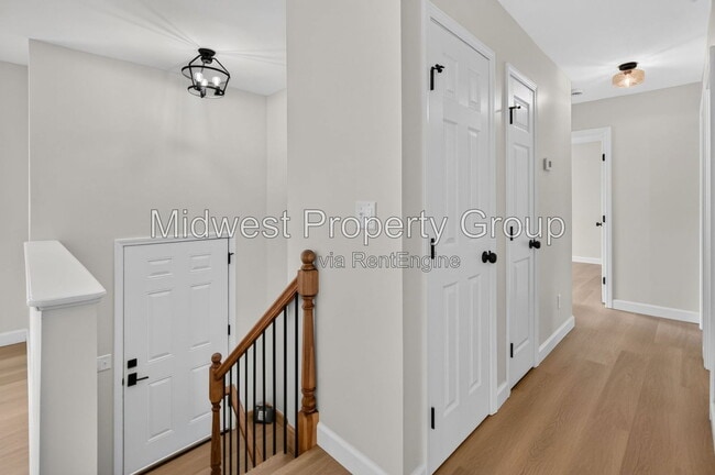 Photo - 13 S Perry Cir