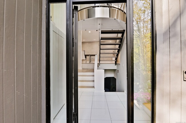 Photo - 210 Red Fox Rd