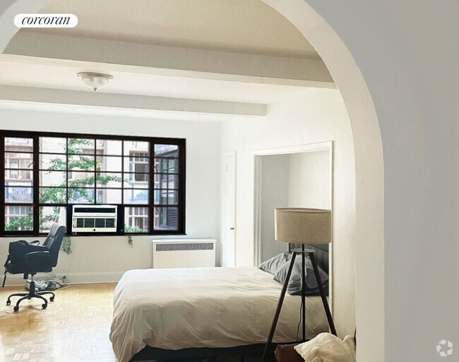 Building Photo - 307 E 44th St Rental