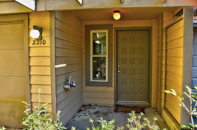 Photo - FOR RENT -  AEIRES ON THE BAY!