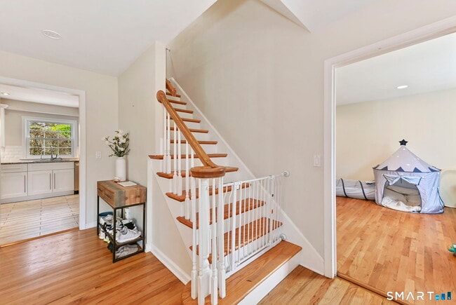 Photo - 163 MacGregor Dr