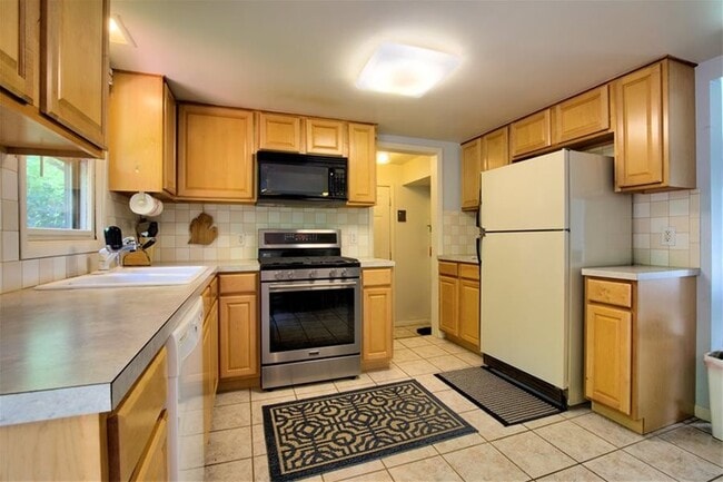 429 Lakeshore Ave