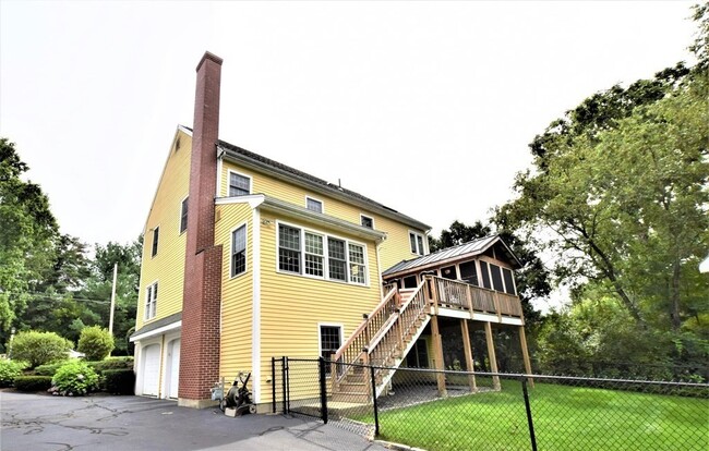 Photo - 398 Davis St