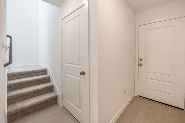 Photo - 919 Pertuso Ln