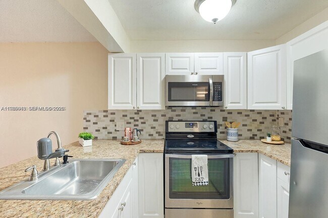 Building Photo - 7241 Miami Lakes Dr Unit D9