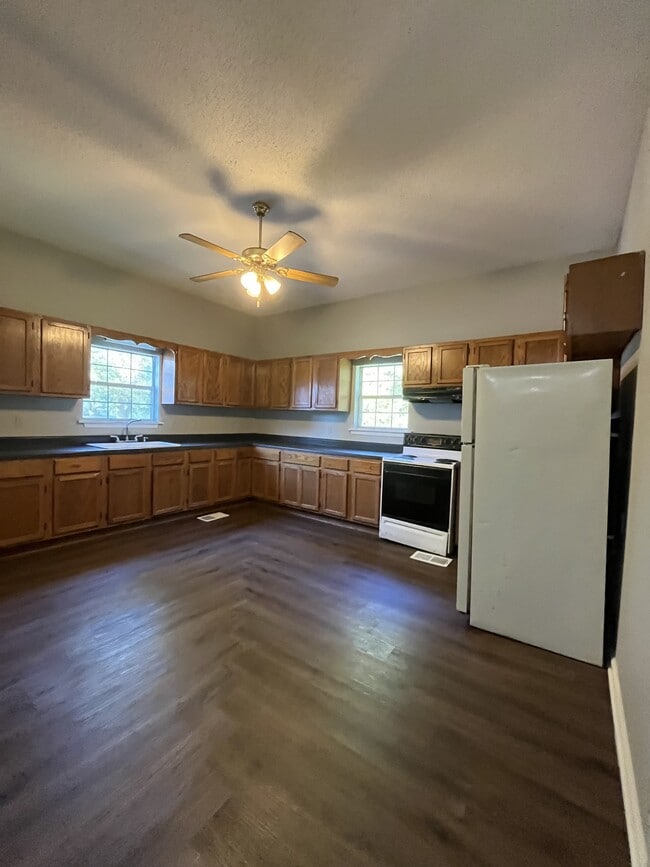 Photo - 106 Tuxedo Dr