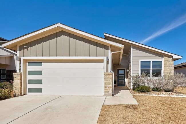 Building Photo - 129 Cupreata Ln