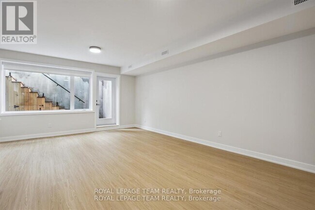 Photo - 47 Grosvenor Ave