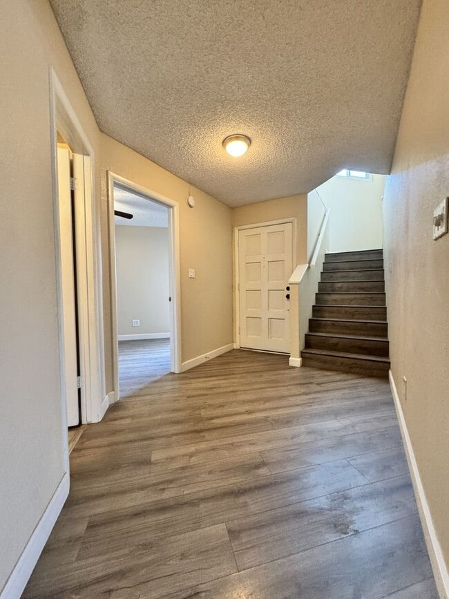 Photo - Great 3 bedroom 2 bath culdesac lot with fireplace