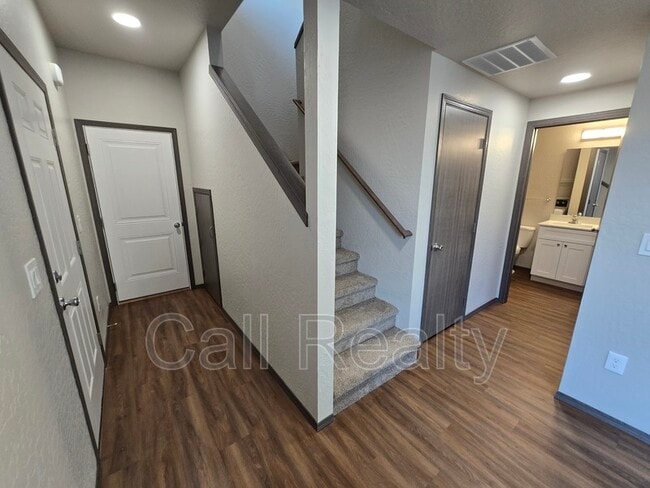 Photo - 308 S Clinton Ln