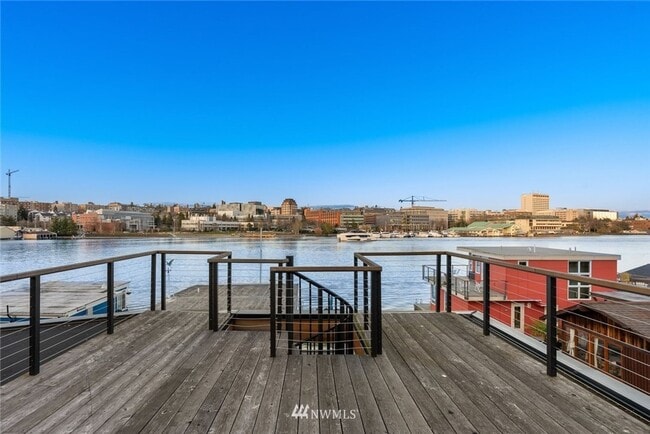 Photo - 3bd/2.5ba Seattle Houseboat