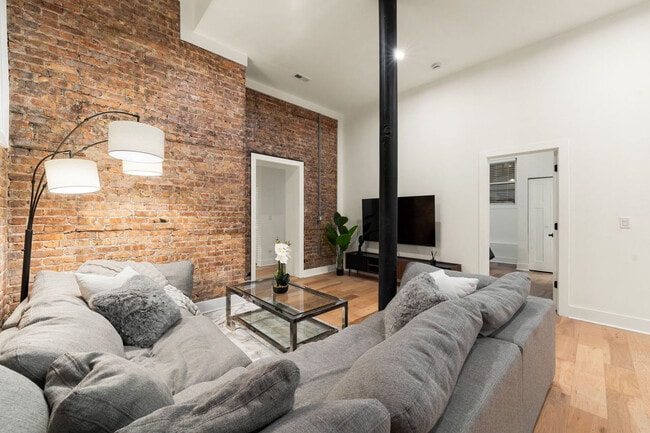 Photo - 1941 W Augusta Blvd Unit ID1354351P