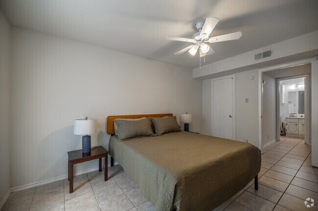 1BR, 1BA - 650SF - Bedroom
