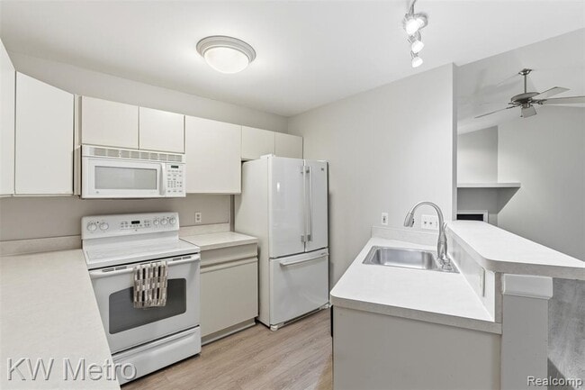 Photo - 1563 N Bywood Ave