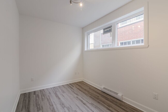 Photo - 6600 Av. de Darlington Unit 110