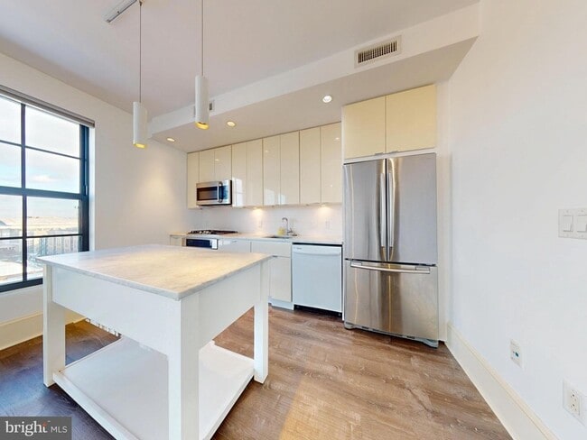 Photo - 1011 M St NW Unidad 804