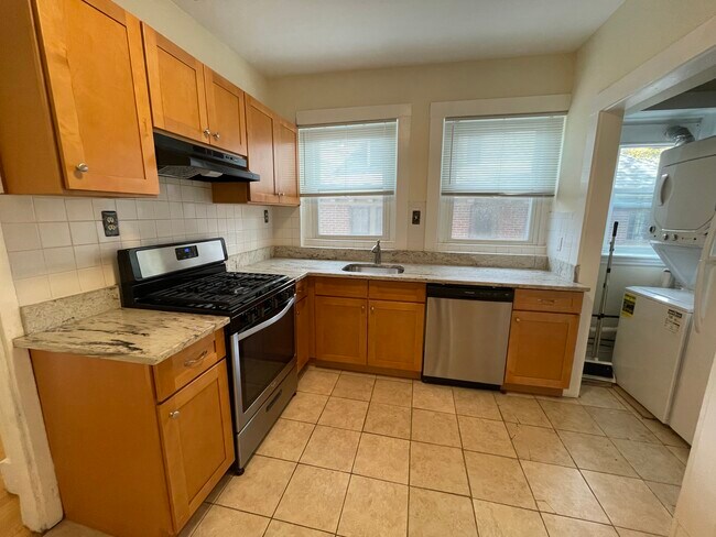 Building Photo - 797 Washington St Unit 2