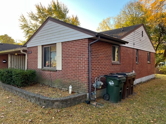 Side - 1608 Briedweng Ave Unit 1608