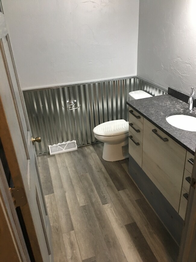 Building Photo - 1433 Witzel Ave Unit 2