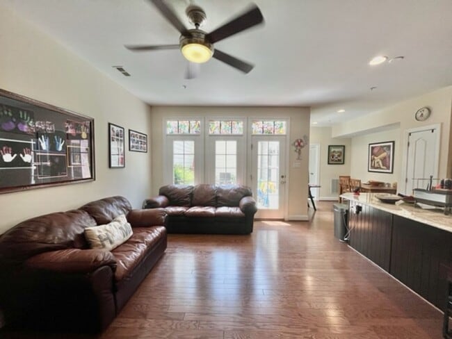 Photo - Very spacious and bright!