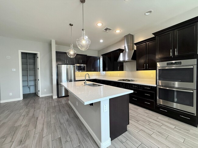 10329 W Fetlock Trail