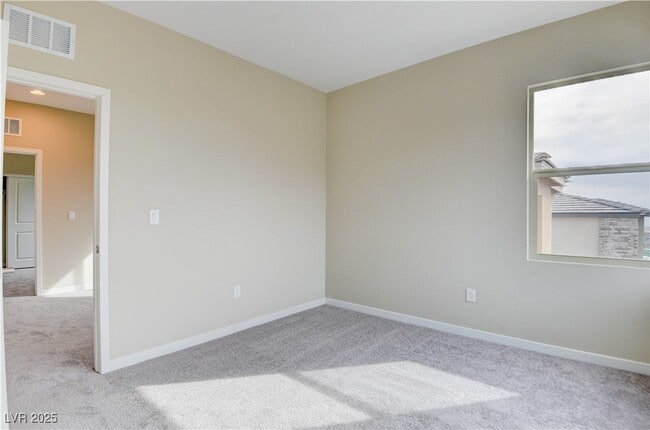 Building Photo - 11840 Pelican Butte Ave