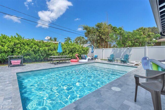 4 br, 2 bath House - 217 NE 11th St # 217-219 - 4 br, 2 bath House - 217 NE 11th St # 217-219