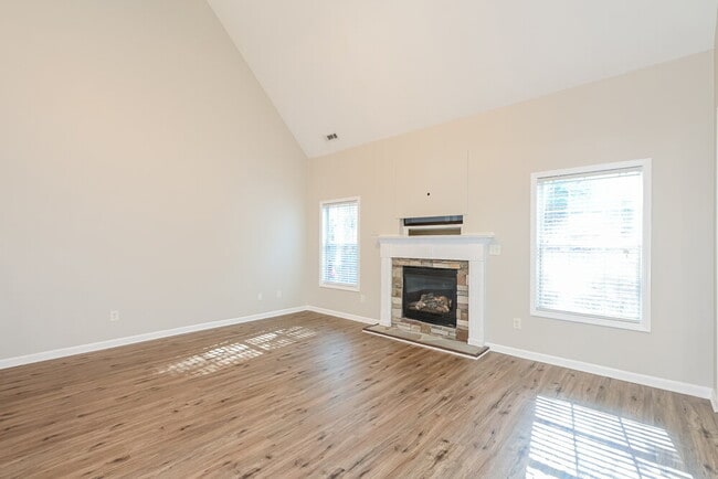 Photo - 88 Tapestry Ln