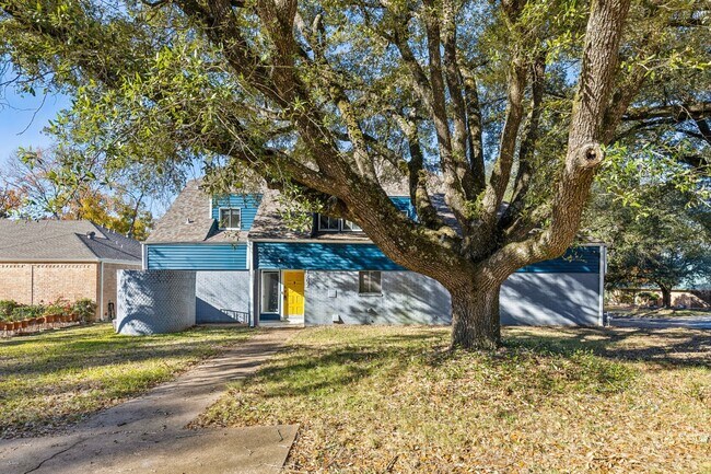 1202 Greenbriar Dr