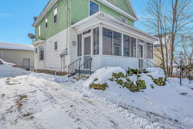 Photo - 208 E Warren St