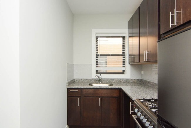 Photo - 423 W Belden Ave Unit 102W