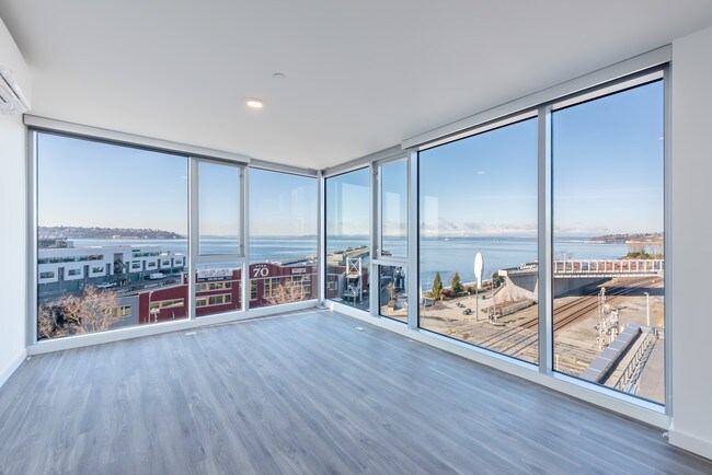 Floor to Ceiling Windows - 10 Clay Apartments