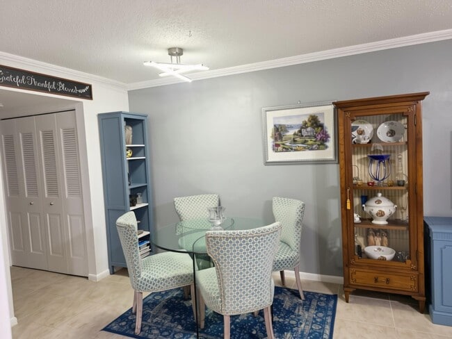 Photo - 563 Durham Cir