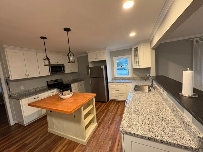 Photo - 901 James St