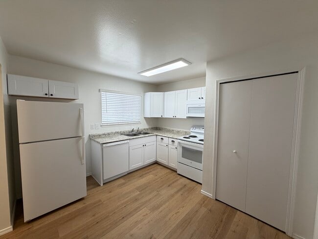 Photo - 579 Winnie Way