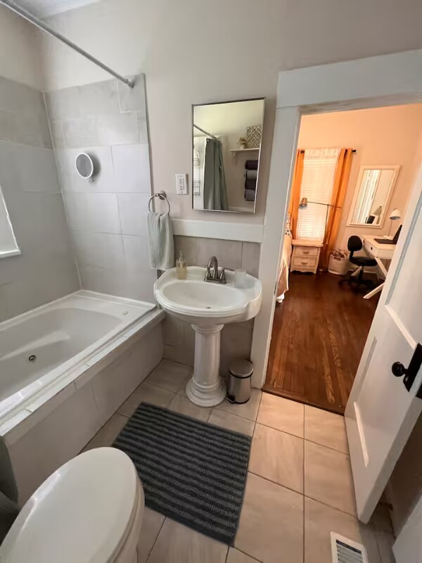 Photo - 132 Allcutt Ave