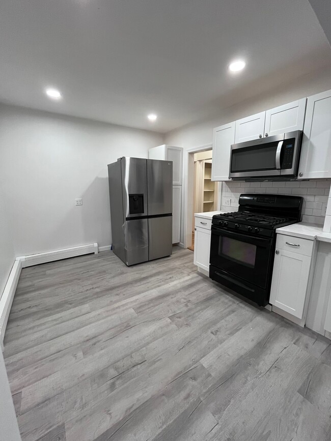 Kitchen - 137 Worcester Ave Unit 1