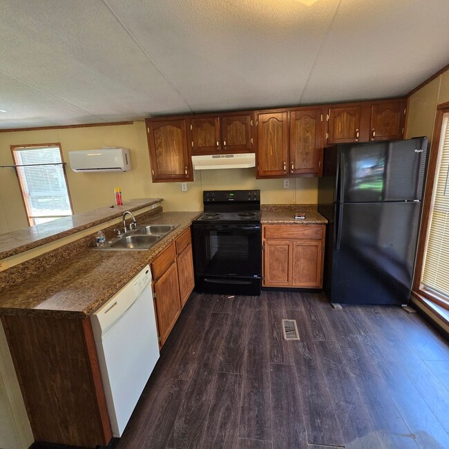 Photo - City Charm and Country Livin' 2/1 Mobile H... Unidad 511 Ferrell