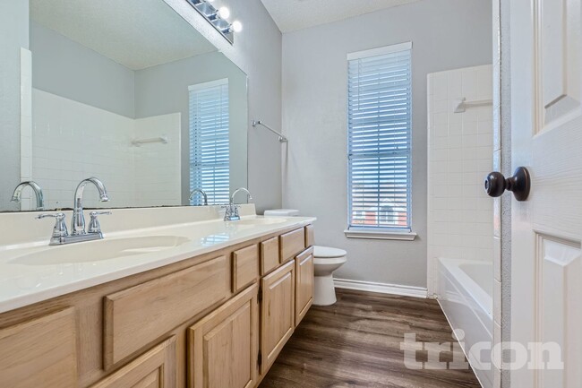 Photo - 4649 Devonshire Dr