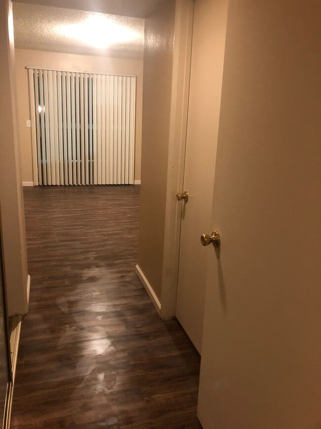 Photo - SW Bakersfield Condo. features 3 spacious bdrms 2.5 bath,