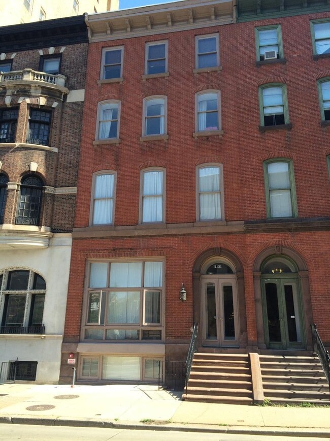 2131 Walnut St