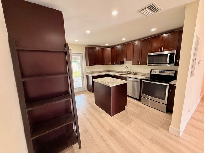 Photo - 1941 NE 51st Ct Unit B