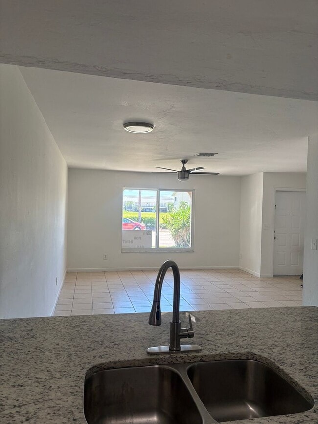 919 Cape Coral Pkwy W