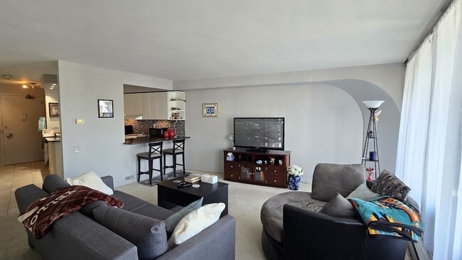 Photo - 300 N State St Unidad 3909