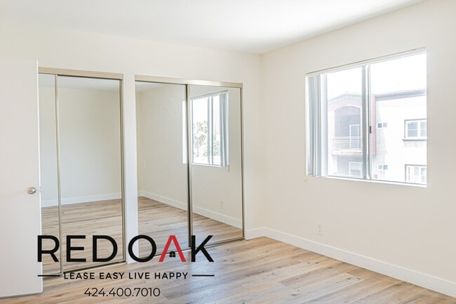Building Photo - 5541 Fulcher Ave Unit 303