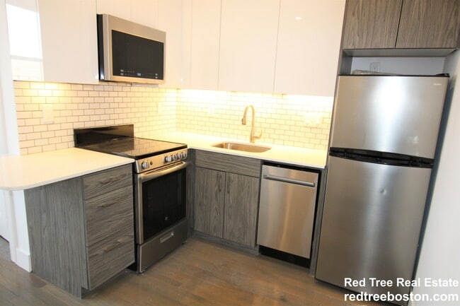 Building Photo - 11 Queensberry St Unit 35