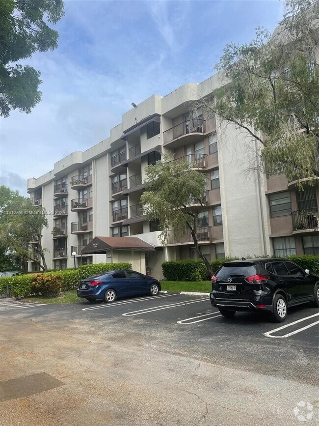 Building Photo - 2701 Riverside Dr Unit 409-B Rental