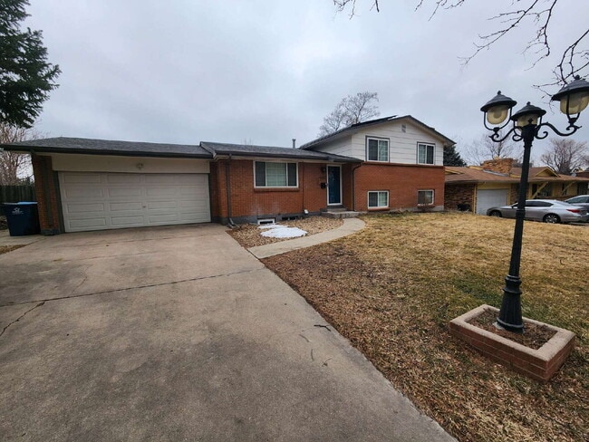Building Photo - Spacious 5 Bed Home with Finished Basement, Multiple Living Areas & Private Backyard