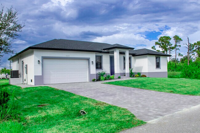 15633 Lakeland Cir